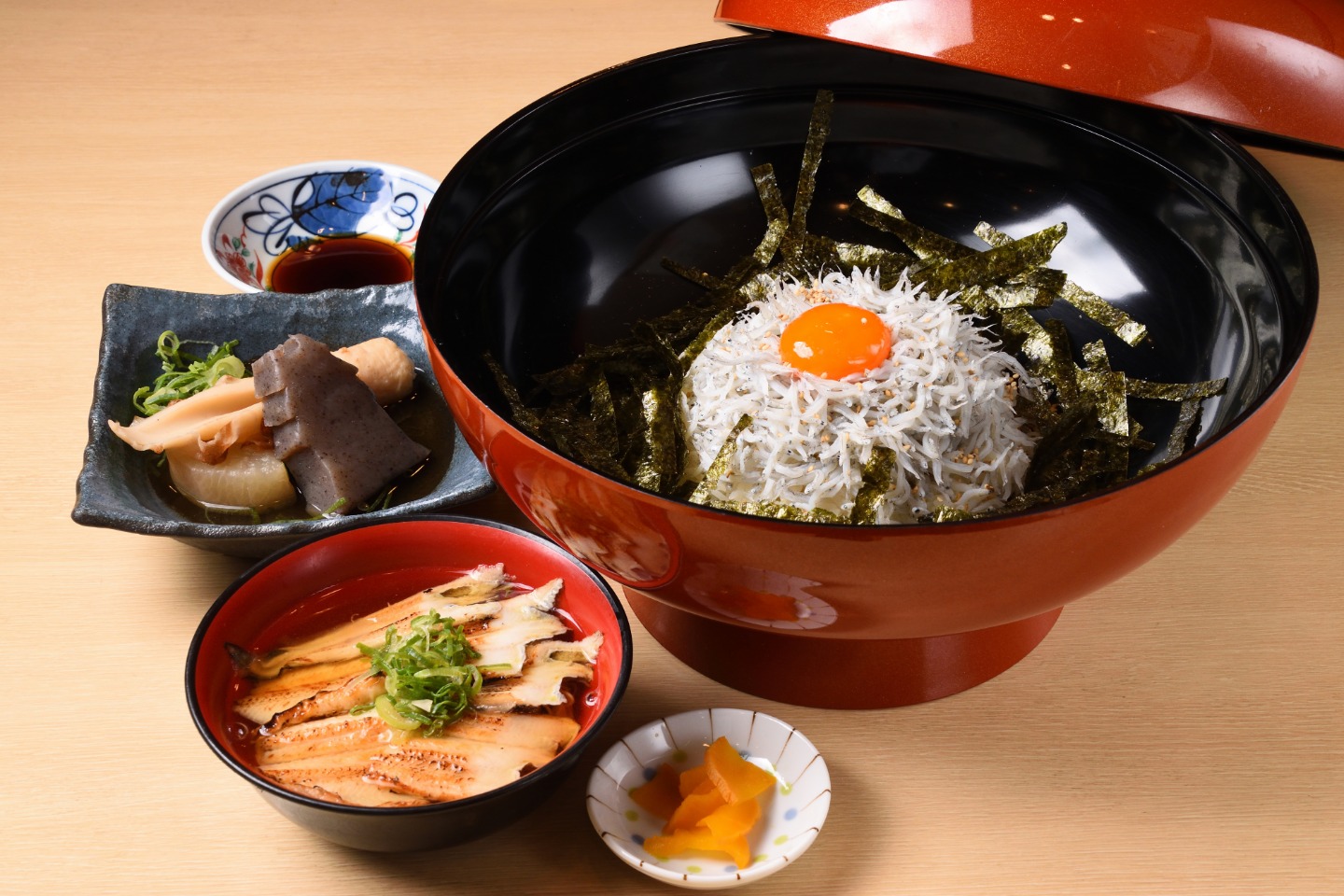 名物　しらす丼